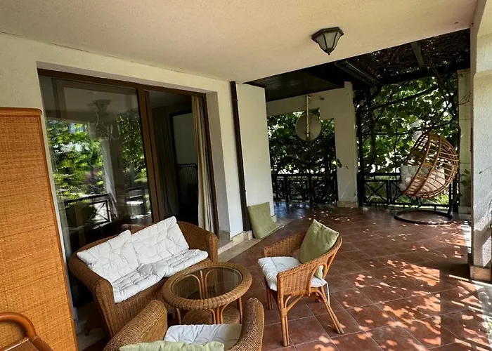 Apartament в лозенец, Oasis And *